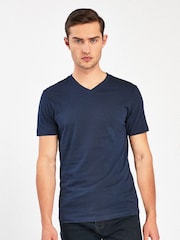 Marineblau/blau - Schmale Passform - Essential T-Shirt mit V-Ausschnitt - Bild 1 von 4