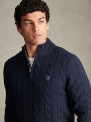 U.S. Polo Assn.绞花针织四分之一拉链漏斗半高领套头毛衣 - 7的图像2｝
