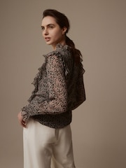 Bluzka szyfonowa Laura Ashley Morston z drobnym wzorem i falbanami - Image 3 of 8