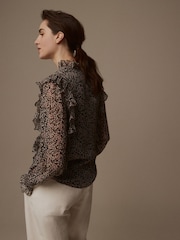 Bluzka szyfonowa Laura Ashley Morston z drobnym wzorem i falbanami - Image 4 of 8