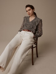 Bluzka szyfonowa Laura Ashley Morston z drobnym wzorem i falbanami - Image 5 of 8