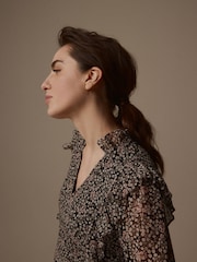Bluzka szyfonowa Laura Ashley Morston z drobnym wzorem i falbanami - Image 6 of 8