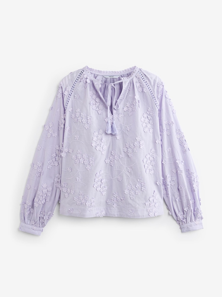 Flieder-Violett - Bluse mit Schluppe und Blumenmuste - Bild 1 von 6 Flieder-Violett - Bluse mit Schluppe und Blumenmuste - Bild 1 von 6