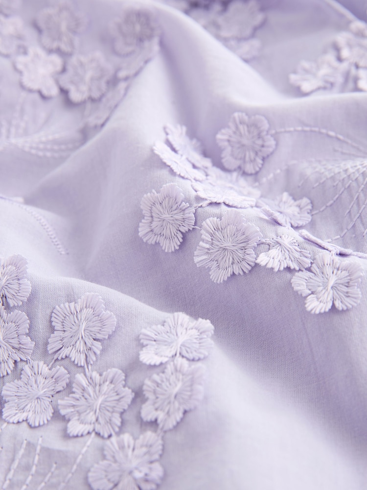 Flieder-Violett - Bluse mit Schluppe und Blumenmuste - Bild 2 von 6 Flieder-Violett - Bluse mit Schluppe und Blumenmuste - Bild 2 von 6