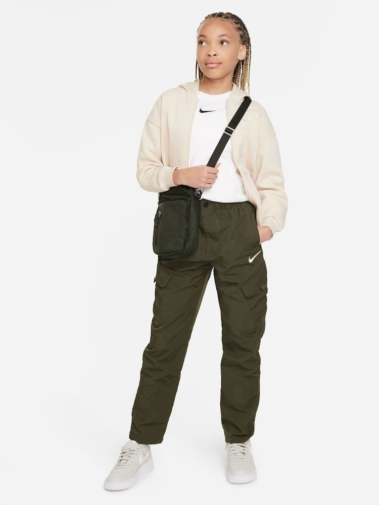 Nike Green Woven Cargo Trousers - Image 5 of 5 Nike Green Woven Cargo Trousers - Image 5 of 5