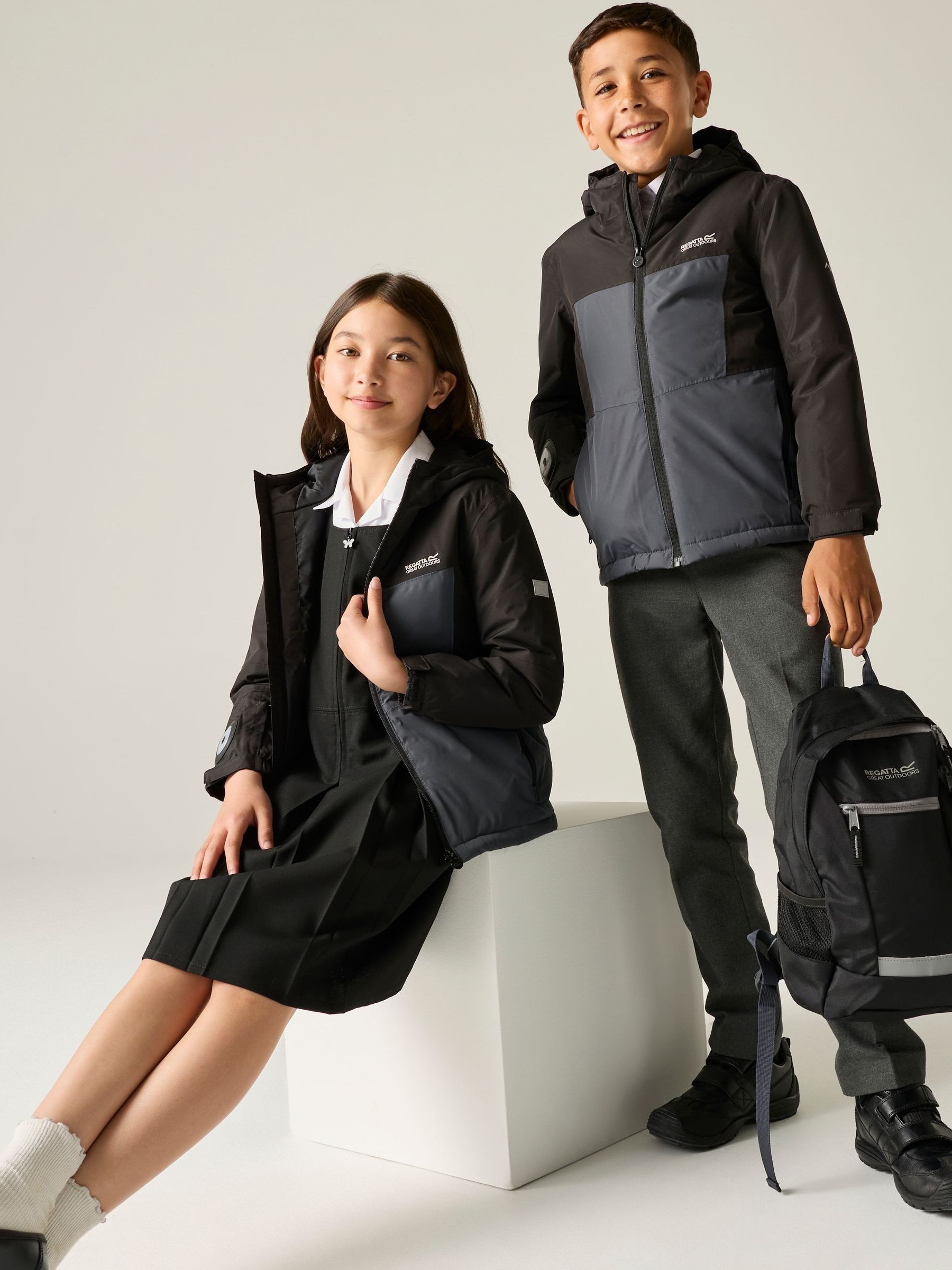 Regatta Kids Beamz Waterproof Insulated Jacket, Black, Size 13 Years - Image 3