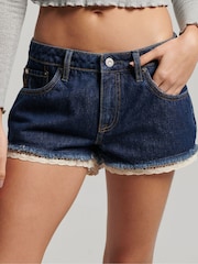 Blau - Superdry Hot Denim-Shorts - Bild 1 von 7