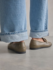 Kaki zelena - Usnje Forever Comfort® Slim Hardware mokasini - Slika 3 iz 11