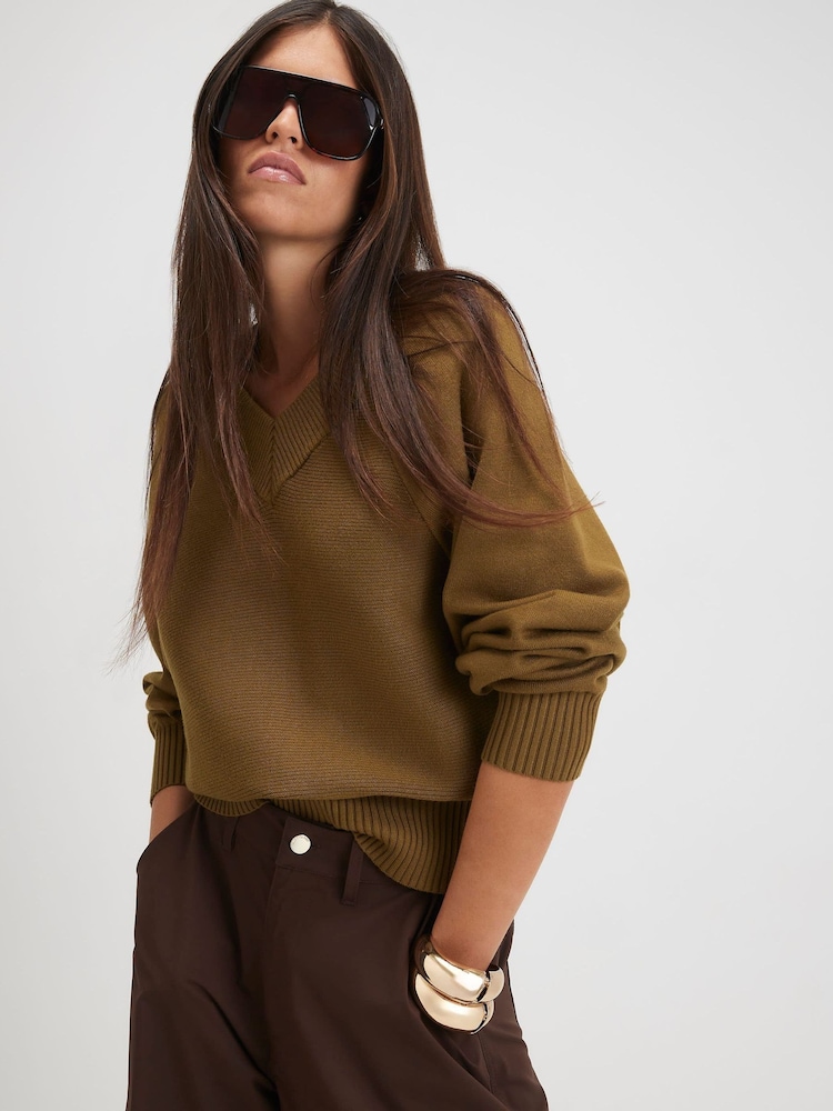 River Island Green Cotton V-Neck Jumper - Image 1 of 4 River Island Green Cotton V-Neck Jumper - Image 1 of 4