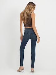 أزرق شاحب - بنطلون جينز ضيق ناحت للقوام بخصر متوسط الارتفاع من River Island - صورة 2 من 4
