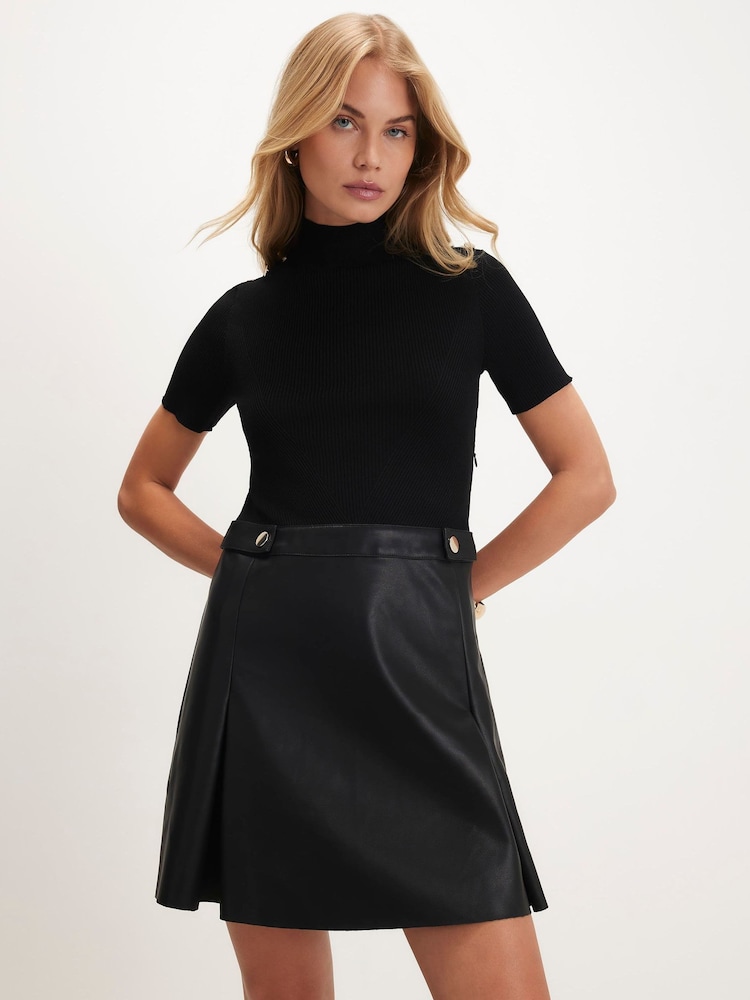 Schwarz - River Island PU Flippy Dress - Bild 2 von 4 Schwarz - River Island PU Flippy Dress - Bild 2 von 4
