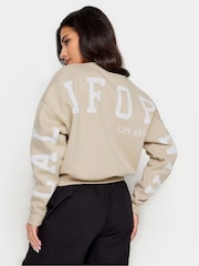 Steinbraun - Pixiegirl Petite California Cropped-Sweatshirt mit Schriftzug - Bild 3 von 4