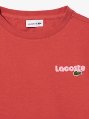 Rot - Lacoste T-Shirt für Kinder mit pastellfarbenem Grafiklogo auf der Rückseite - Bild 3 von 7