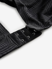 Schwarz - Microfibre & Lace Light Pad Ultimate Comfort Bra A-E - Image 7 of 8