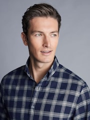 Blau - Charles Tyrwhitt, einfarbiges Oxford-Stretch-Hemd in Slim-Fit mit Knopfleiste und Waschung, 100 % Baumwolle, einfarbig - Bild 3 von 6