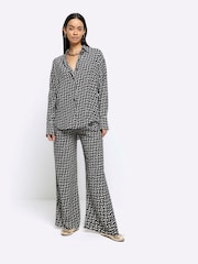 River Island Black Oversized Geometric Shirt - Image 4 of 6