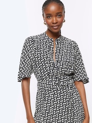Schwarz - River Island Bedrucktes Hemdkleid mit Gürtel und Knopfleiste - Bild 4 von 6