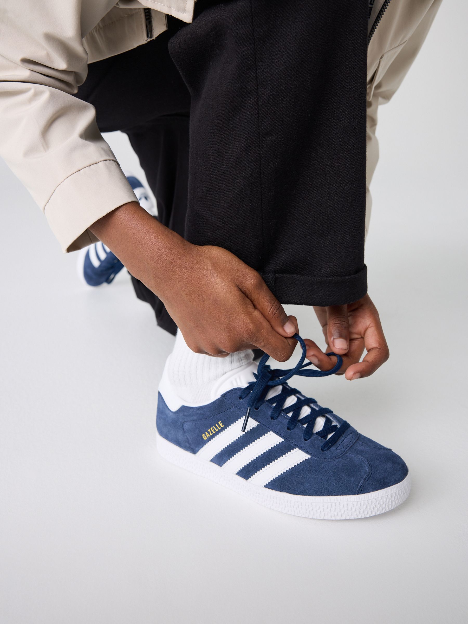Adidas navy & white gazelle trainers junior online