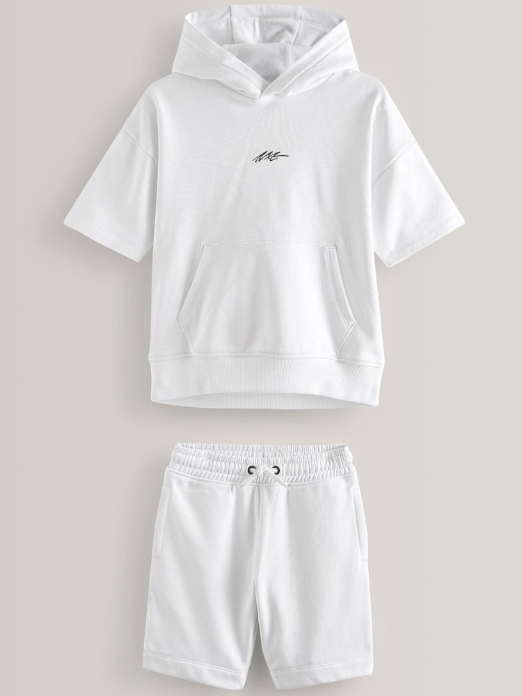 Weiß - Set mit kurzärmeligem Kapuzensweatshirt und Shorts (3–16 Jahre) - Bild 1 von 4 Weiß - Set mit kurzärmeligem Kapuzensweatshirt und Shorts (3–16 Jahre) - Bild 1 von 4