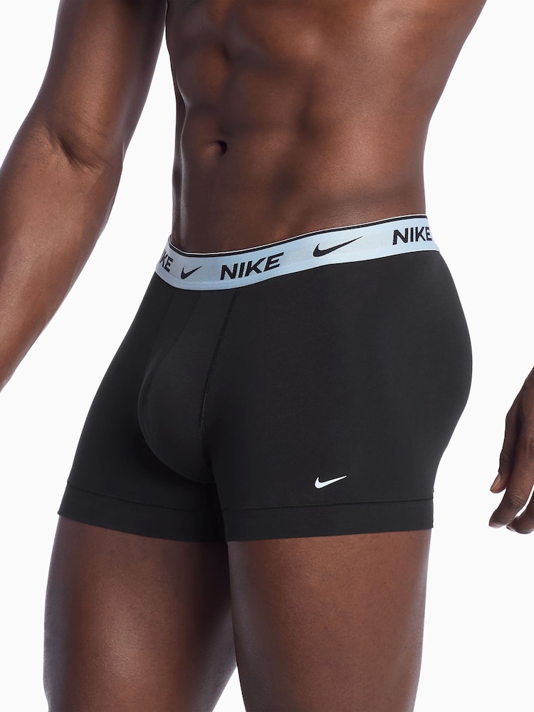 Ciemnoszare - Nike Dri-FIT Essential Cotton Stretch Boxer Trunks 2 Pack - Obraz 4 z 4 Ciemnoszare - Nike Dri-FIT Essential Cotton Stretch Boxer Trunks 2 Pack - Obraz 4 z 4