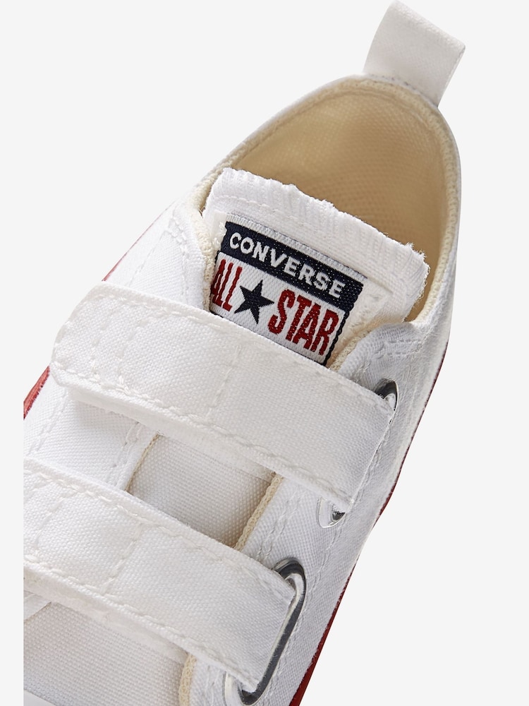 Converse White Chuck Taylor 2V Infant Trainers - Image 4 of 5