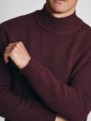 Rojo - Suéter de cuello alto de lana de cordero de Brook Taverner - Imagen 4 de 4