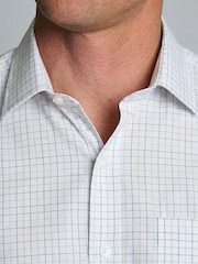 أبيض - قميص قطني بنقشة مربعات من تشكيلة Tattersall من Brook Taverner - صورة 2 من 6