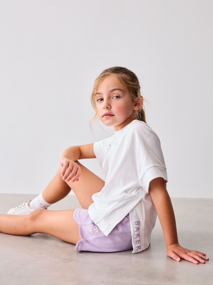 Flieder-Violett - Baker by Ted Baker, Set aus Sweat-Oberteil und Shorts aus 100% Baumwolle - Bild 1 von 1 Flieder-Violett - Baker by Ted Baker, Set aus Sweat-Oberteil und Shorts aus 100% Baumwolle - Bild 1 von 1