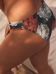 Schwarz/rot mit Blumenmuster - Bikinihose mit Print - Image 5 of 6