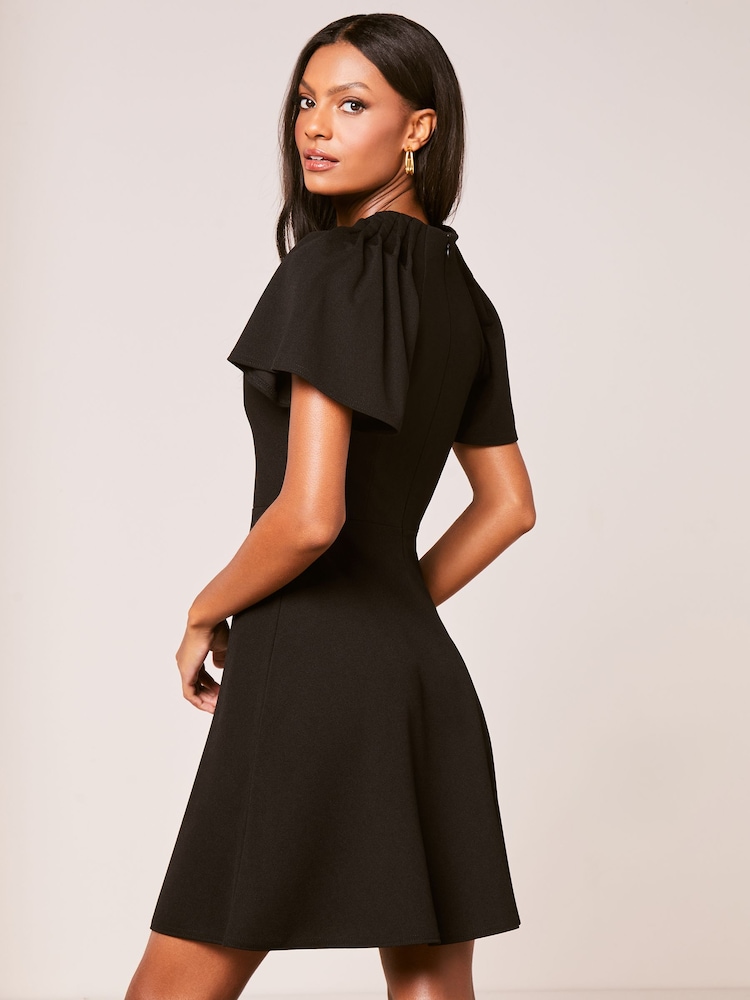 Lipsy Short Мини-платья с расклешенными рукавами - Изображение 2 из 4 Lipsy Short Мини-платья с расклешенными рукавами - Изображение 2 из 4