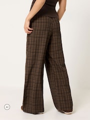 PixieGirl Petite Brown Check Crinkle Wide Leg Trousers - Image 3 of 6
