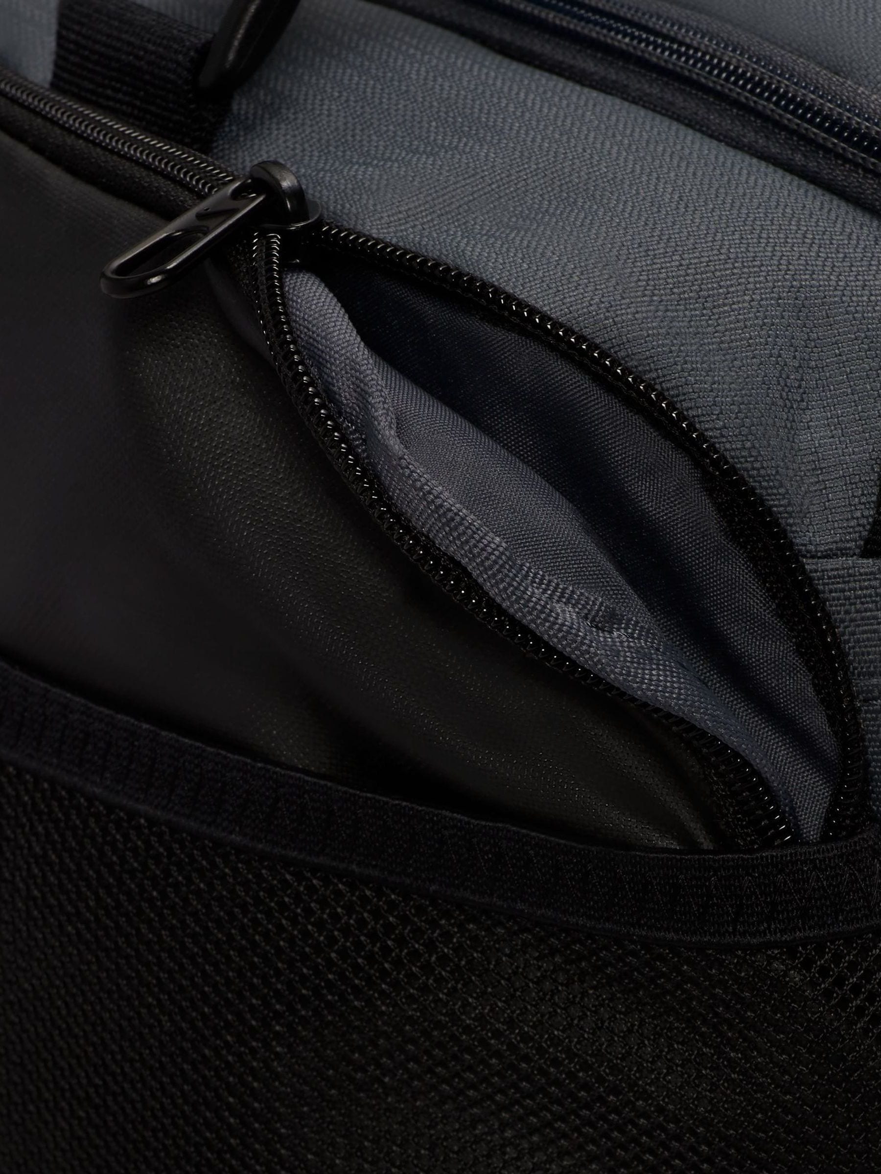 Small black nike duffel bag hotsell
