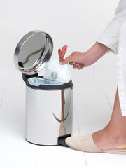 Brabantia Brilliant Steel NewIcon Recycle Double 2L Pedal Bin - Image 3 of 6