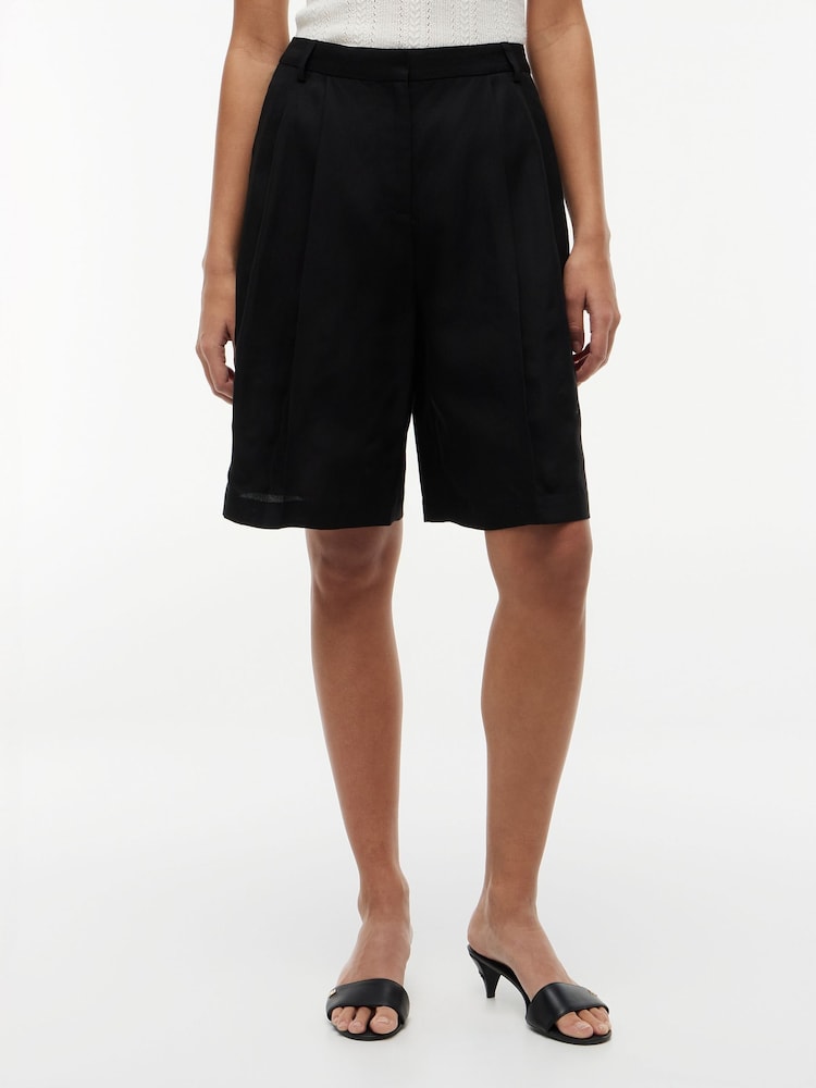 Tommy Hilfiger Black Straight Bermuda Shorts With Linen - Image 1 of 5 Tommy Hilfiger Black Straight Bermuda Shorts With Linen - Image 1 of 5