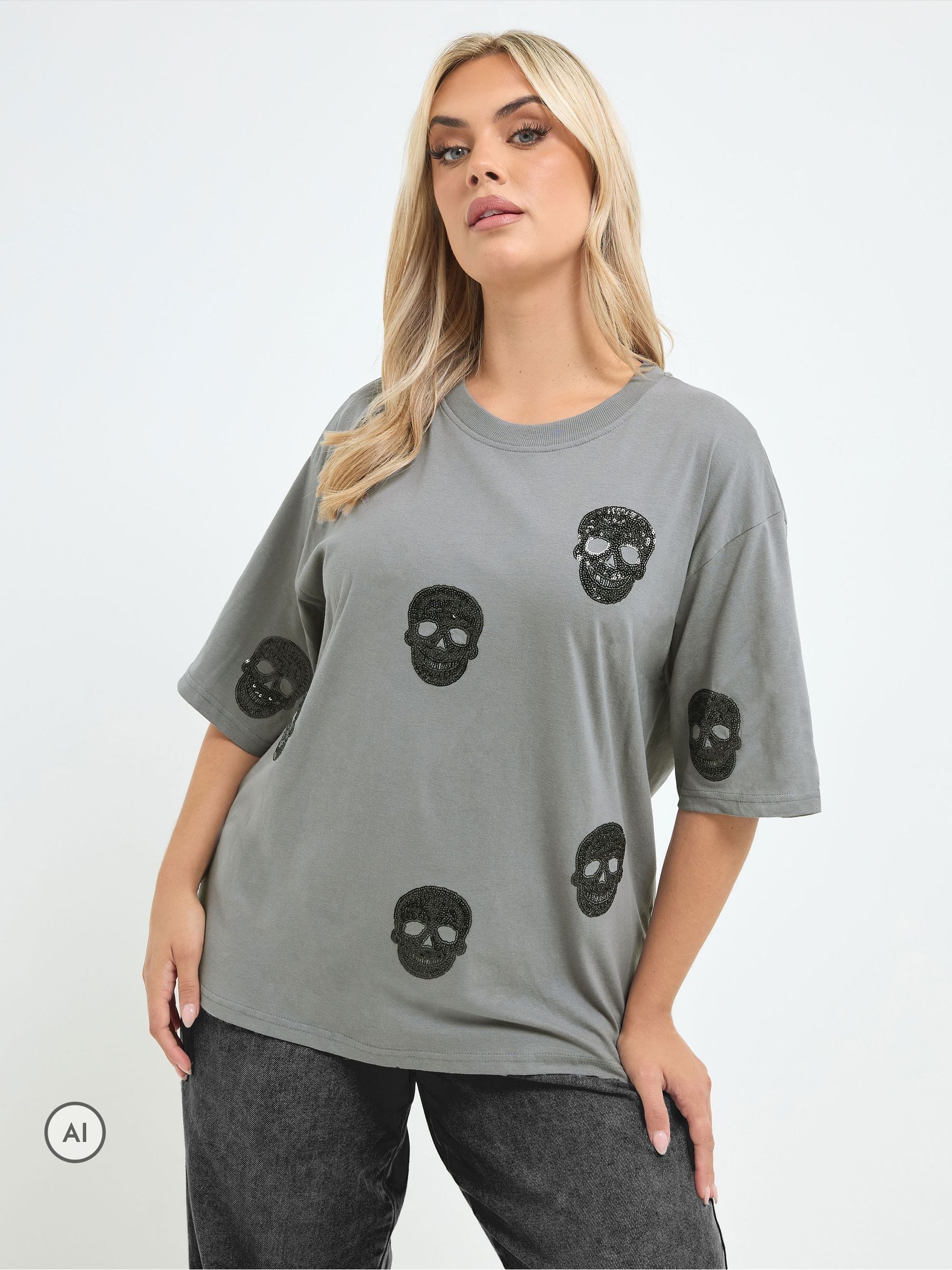 Yours Women's Grey Sequin Skull T-Shirt Size 26-28 - Image 6