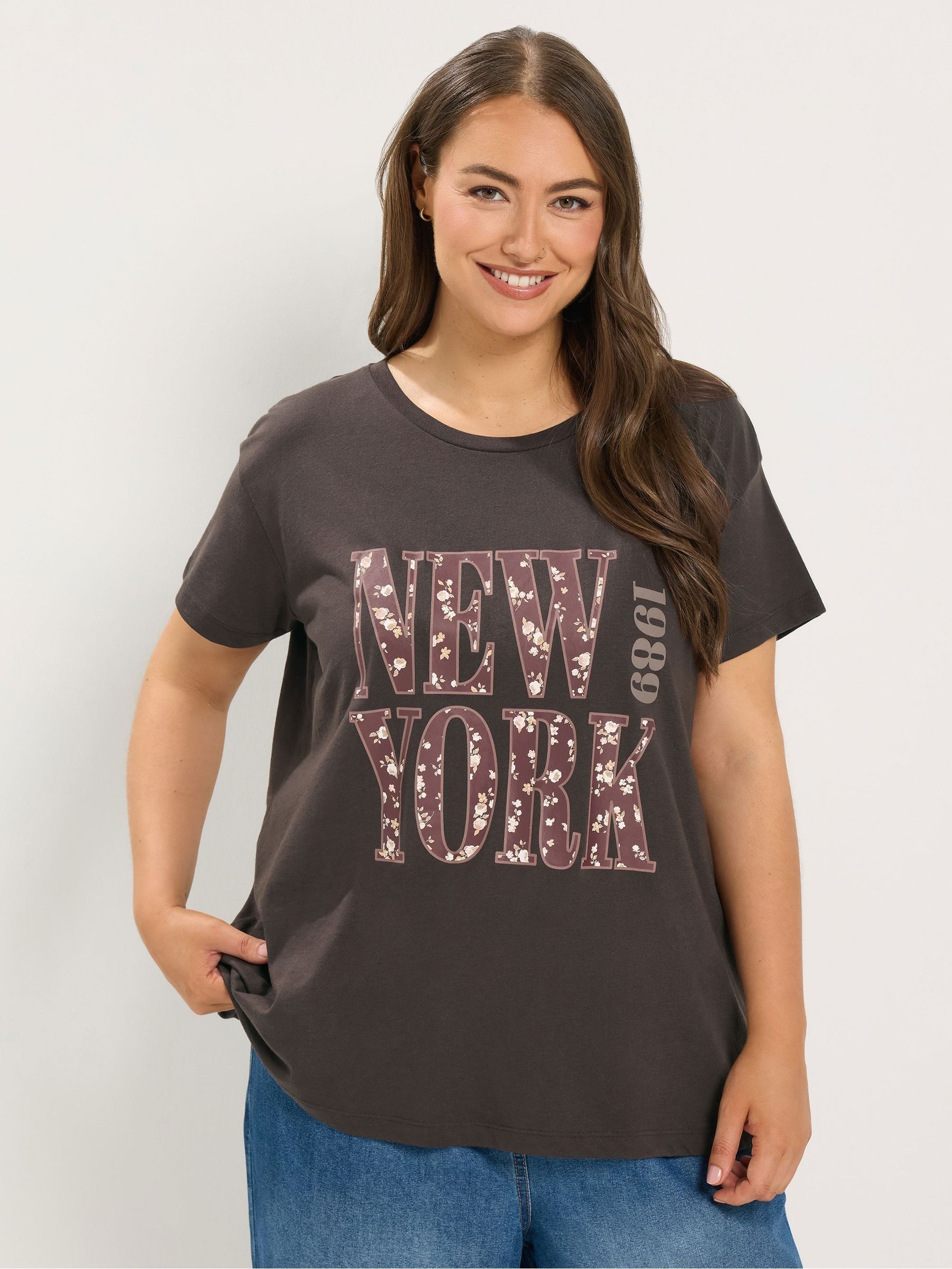 Yours Curve Women's Brown New York Daisy Placement T-Shirt - Image 1
