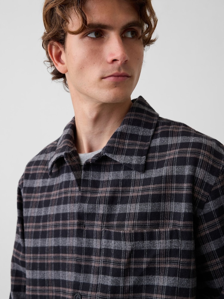 Gap Black/Grey Check Relaxed Straight-Hem Flannel Shirt - Image 4 of 4 Gap Black/Grey Check Relaxed Straight-Hem Flannel Shirt - Image 4 of 4