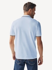 أزرق غائم/أصفر عسلي/أزرق كوبالت - قميص بولو بحافة مزدوجة من Fred Perry  - صورة 4 من 8