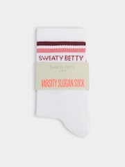בצבע לבן-גיר - Sweaty Betty גרביים עם כיתוב בסגנון קולג' - תמונה 3 מתוך 5