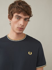Fred Perry Twin Tipped Logo 100% Cotton T-Shirt - Image 4 of 6