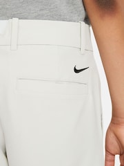 Nike White Golf Shorts - Image 6 of 8