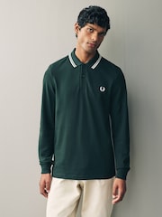 Nachtgrün - Fred Perry Langärmeliges Poloshirt mit doppelten Zierstreifen - Bild 1 von 5