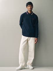 Marineblau/Weiß/Burnt Red - Fred Perry Langärmeliges Poloshirt mit doppelten Zierstreifen - Bild 2 von 4