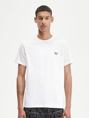Weiß - Fred Perry T-Shirt mit Lorbeerkranz-Print auf der Rückseite aus 100 % Baumwolle - Bild 1 von 4