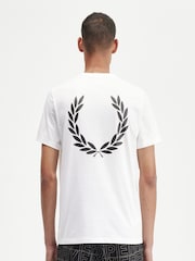 Weiß - Fred Perry T-Shirt mit Lorbeerkranz-Print auf der Rückseite aus 100 % Baumwolle - Bild 2 von 4