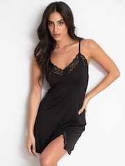 Negro - Camisón con sujeción oculta de punto y encaje con abertura Sofa Loves de Pour Moi - Imagen 1 de 4