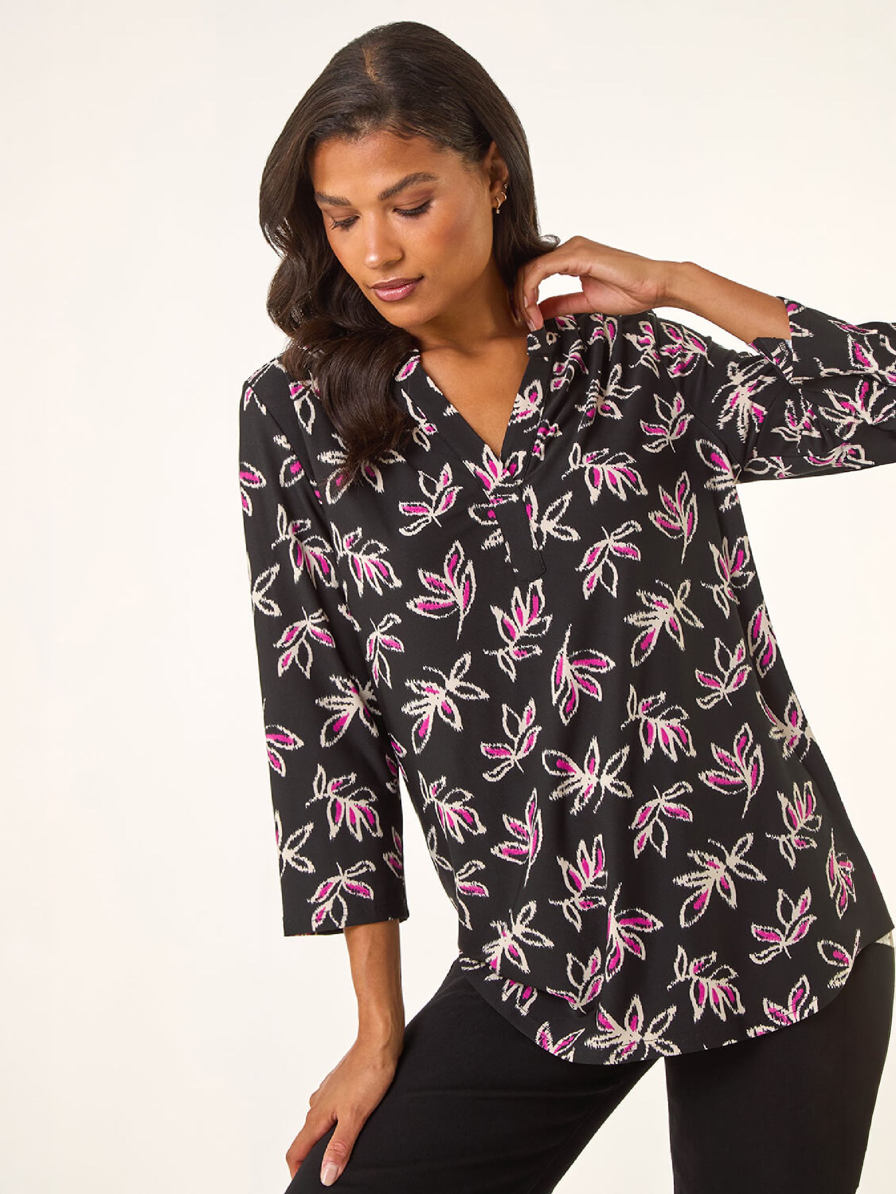 Roman Women's Abstract Print V-Neck Stretch Top in Black | Size: 14 - Image 2