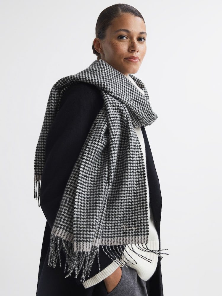 Reiss Black/White Victoria Wool Blend Dogtooth Embroidered Scarf - Image 2 of 5