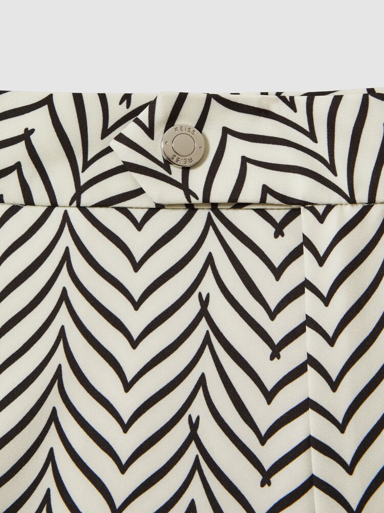 Reiss Ecru/Navy Melbourne Striped Swim Shorts - Image 7 of 7 Reiss Ecru/Navy Melbourne Striped Swim Shorts - Image 7 of 7