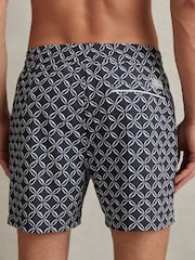 Reiss Navy/White Fraser Geometric Print Drawstring Swim Shorts - Image 5 of 6